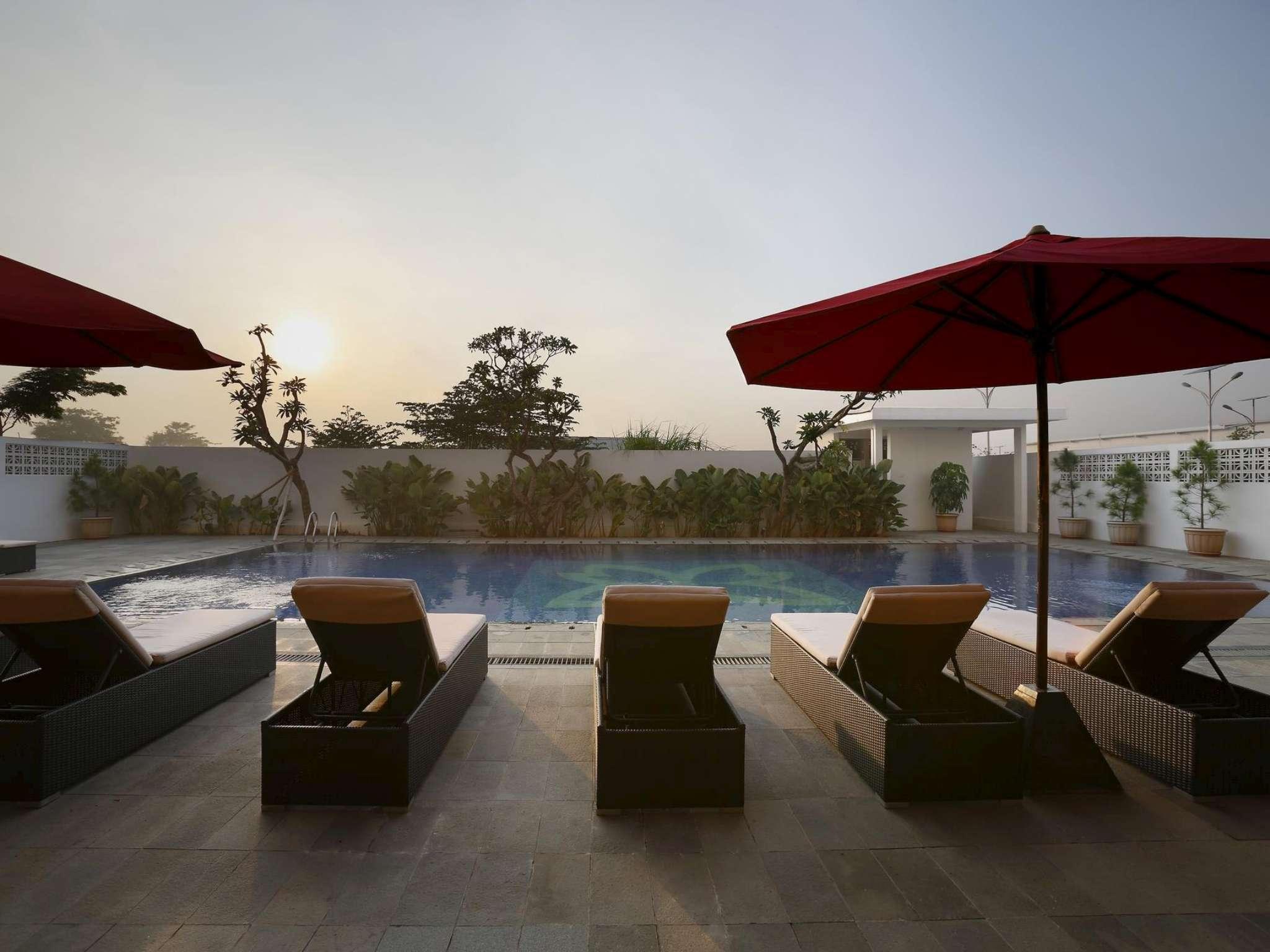 Batiqa Hotel & Apartments Karawang Exterior foto