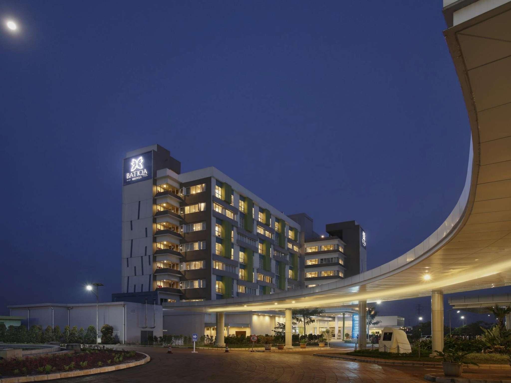Batiqa Hotel & Apartments Karawang Exterior foto