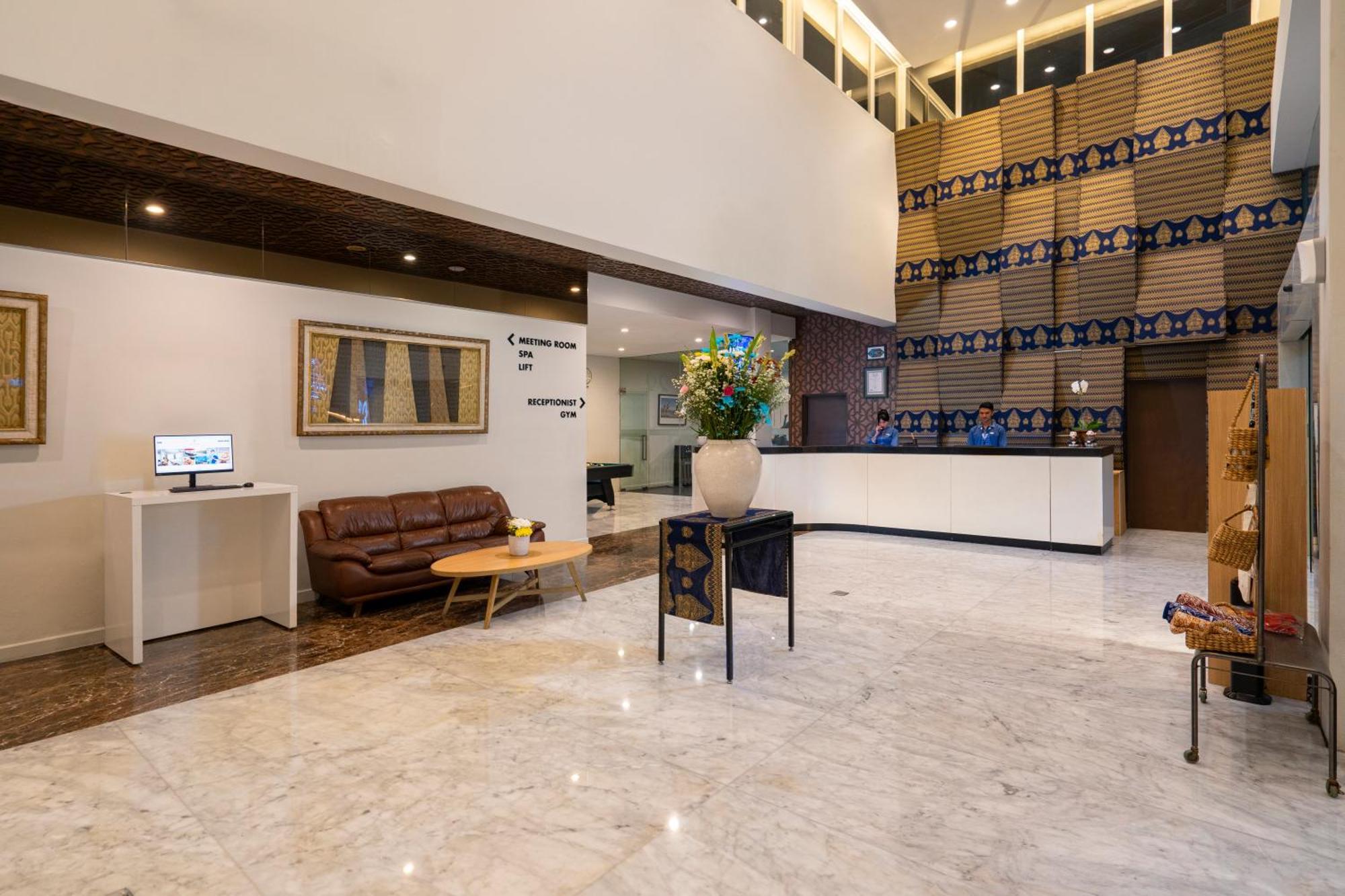 Batiqa Hotel & Apartments Karawang Exterior foto