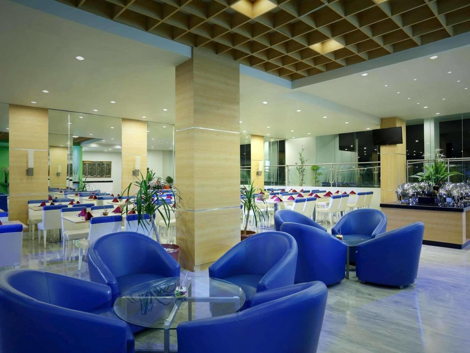 Batiqa Hotel & Apartments Karawang Exterior foto