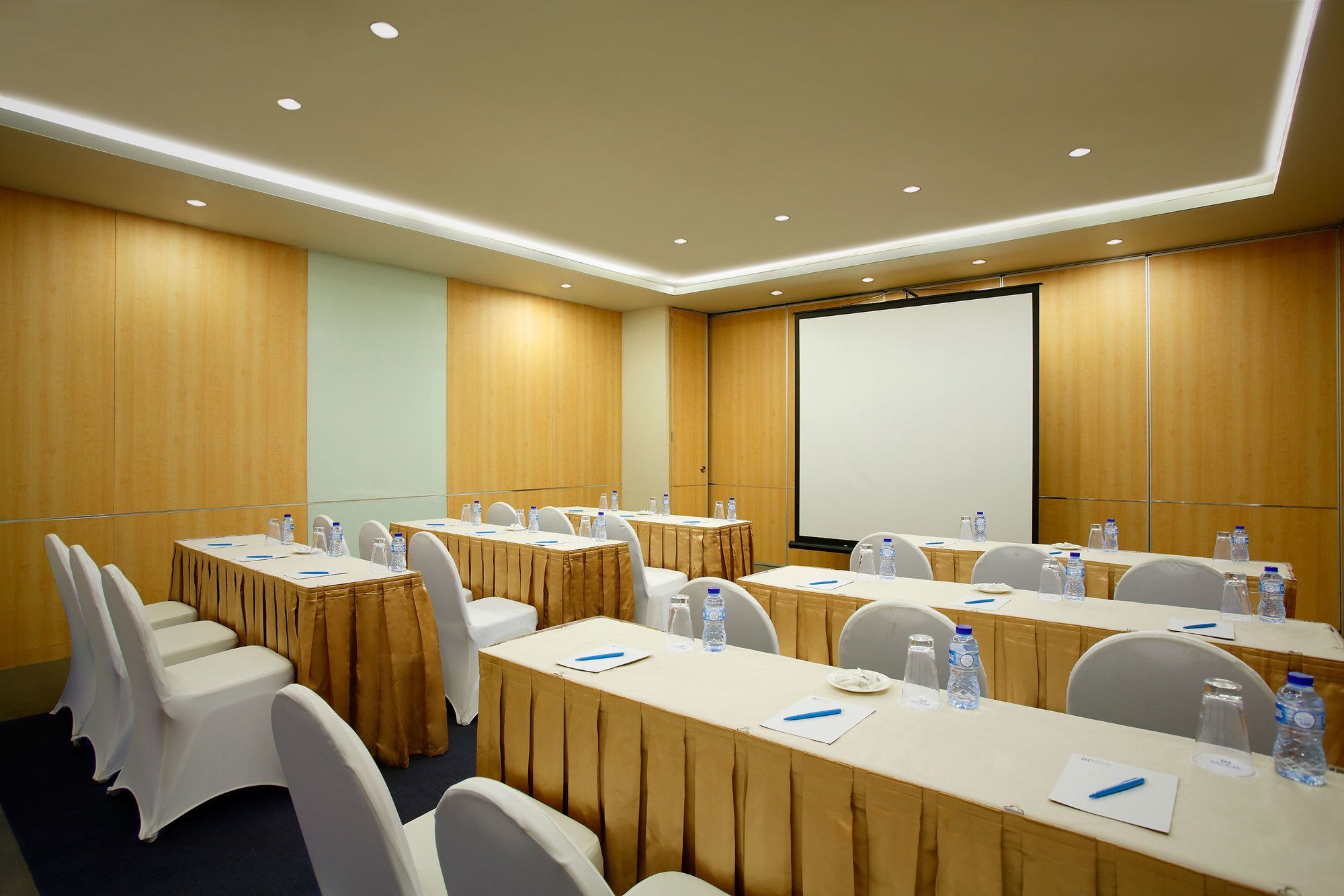 Batiqa Hotel & Apartments Karawang Exterior foto